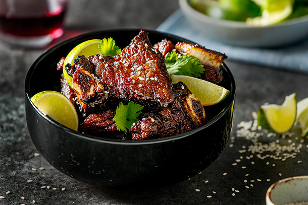 Short Ribs with slices of lime